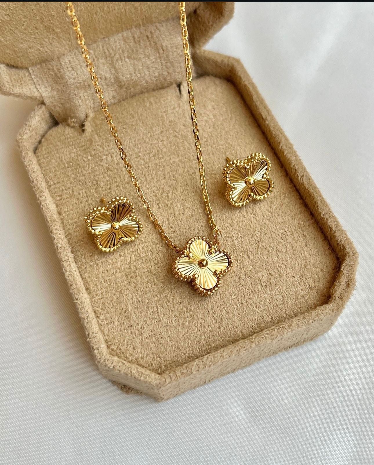 Collier + Boucles d'oreilles style Trèfle (Acier inoxydable)